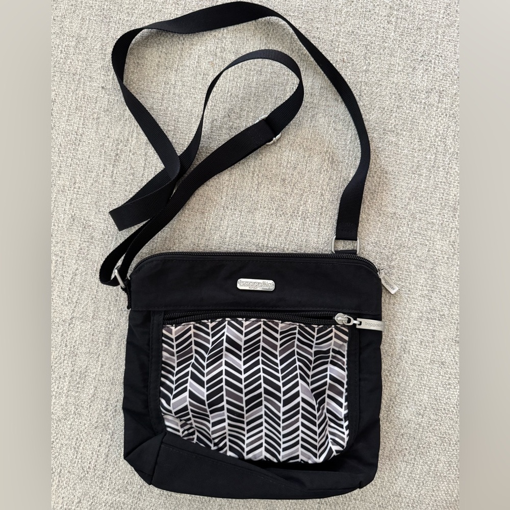 Baggallini Black and Gray Crossbody Bag